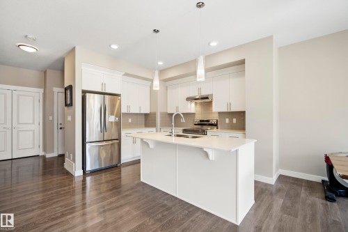2456 Kelly Circle Circle, Edmonton, AB - Indoor Photo Showing Kitchen With Double Sink With Upgraded Kitchen
