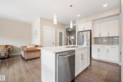 2456 Kelly Circle Circle, Edmonton, AB - Indoor Photo Showing Kitchen With Double Sink With Upgraded Kitchen
