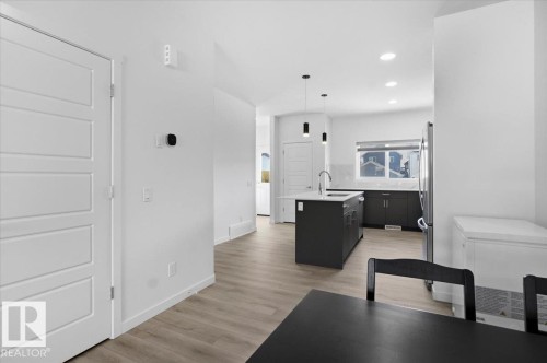 3323 Erlanger Bend, Edmonton, AB - Indoor