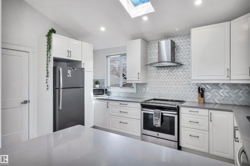 11531 97 Street, Edmonton, AB - Indoor Photo Showing Kitchen With Upgraded Kitchen