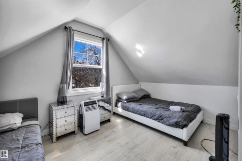 11531 97 Street, Edmonton, AB - Indoor Photo Showing Bedroom