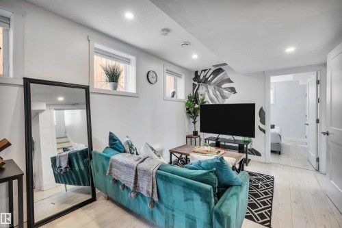 11531 97 Street, Edmonton, AB - Indoor