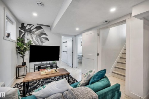 11531 97 Street, Edmonton, AB - Indoor