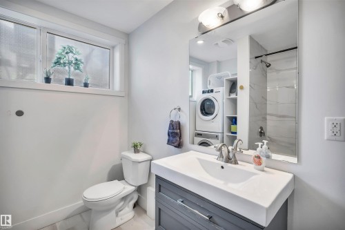 11531 97 Street, Edmonton, AB - Indoor Photo Showing Bathroom