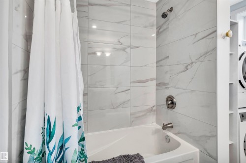 11531 97 Street, Edmonton, AB - Indoor Photo Showing Bathroom