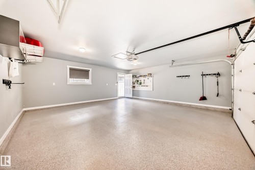 7293 Morgan Road, Edmonton, AB - Indoor Photo Showing Garage