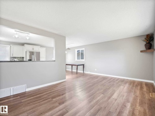 32 Manor Drive, Spruce Grove, AB - Indoor Photo Showing Other Room