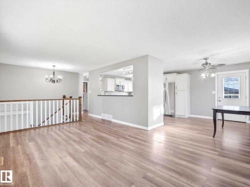 32 Manor Drive, Spruce Grove, AB - Indoor Photo Showing Other Room