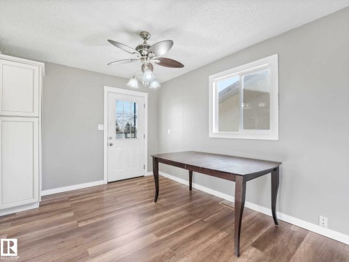 32 Manor Drive, Spruce Grove, AB - Indoor Photo Showing Other Room