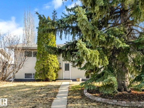 32 Manor Drive  Spruce Grove, AB T7X 2G8