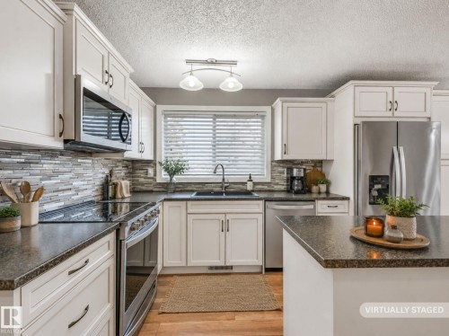 32 Manor Drive, Spruce Grove, AB - Indoor Photo Showing Kitchen With Stainless Steel Kitchen With Upgraded Kitchen