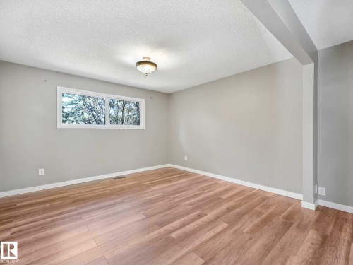 32 Manor Drive, Spruce Grove, AB - Indoor Photo Showing Other Room