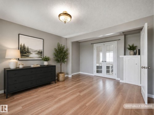 32 Manor Drive, Spruce Grove, AB - Indoor Photo Showing Living Room