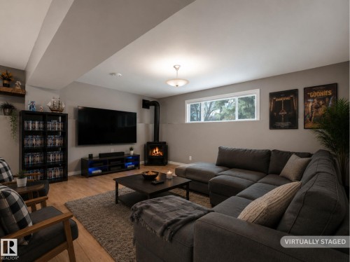 32 Manor Drive, Spruce Grove, AB - Indoor Photo Showing Living Room