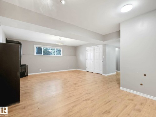 32 Manor Drive, Spruce Grove, AB - Indoor Photo Showing Other Room