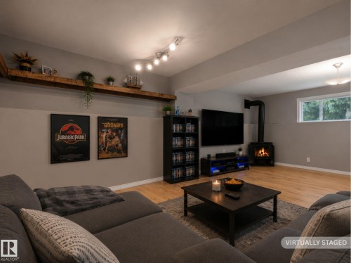 32 Manor Drive, Spruce Grove, AB - Indoor Photo Showing Living Room