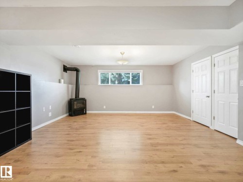 32 Manor Drive, Spruce Grove, AB - Indoor Photo Showing Other Room