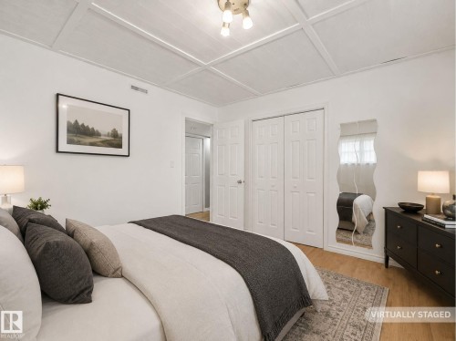 32 Manor Drive, Spruce Grove, AB - Indoor Photo Showing Bedroom