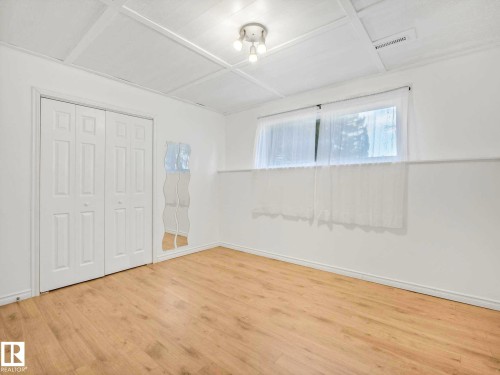 32 Manor Drive, Spruce Grove, AB - Indoor Photo Showing Other Room