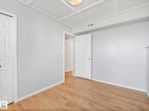 32 Manor Drive, Spruce Grove, AB - Indoor Photo Showing Other Room