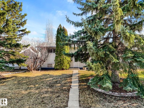 32 Manor Drive, Spruce Grove, AB - Outdoor