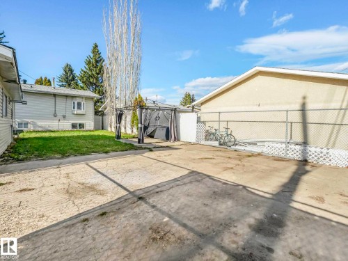 32 Manor Drive, Spruce Grove, AB - Outdoor