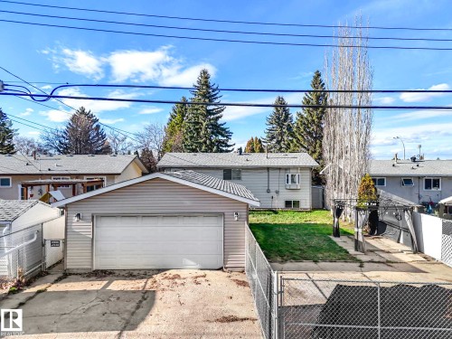 32 Manor Drive, Spruce Grove, AB - Outdoor
