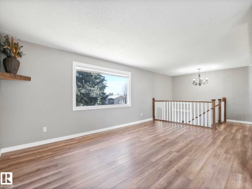 32 Manor Drive, Spruce Grove, AB - Indoor Photo Showing Other Room