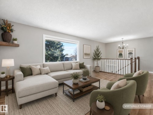 32 Manor Drive, Spruce Grove, AB - Indoor Photo Showing Living Room