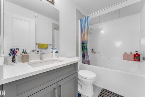 3016 4 Street, Edmonton, AB - Indoor Photo Showing Bathroom