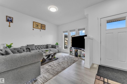 3016 4 Street, Edmonton, AB - Indoor Photo Showing Living Room