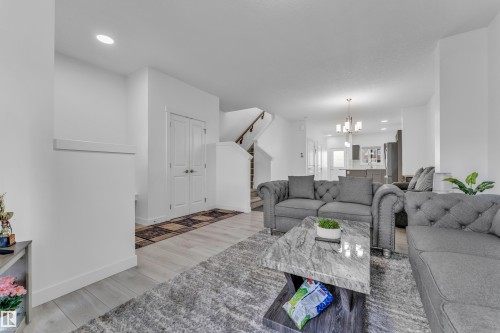 3016 4 Street, Edmonton, AB - Indoor Photo Showing Living Room