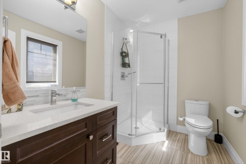 7008 97 Street, Edmonton, AB - Indoor Photo Showing Bathroom