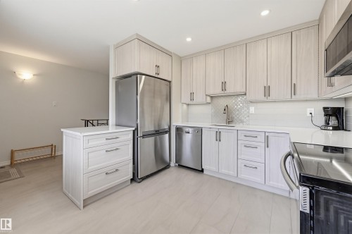 14521 85 Avenue, Edmonton, AB - Indoor Photo Showing Kitchen