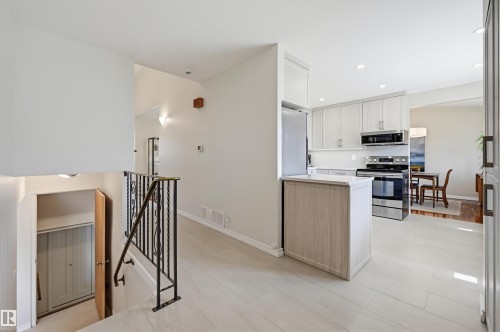 14521 85 Avenue, Edmonton, AB - Indoor Photo Showing Kitchen