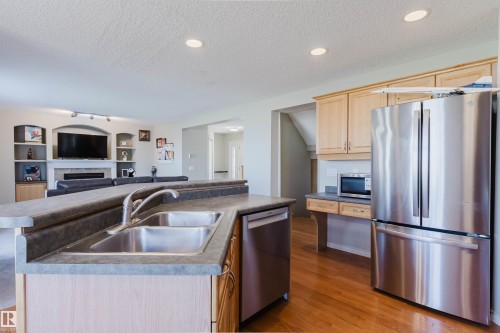 3534 Mclean Crescent, Edmonton, AB - Indoor Photo Showing Kitchen With Double Sink