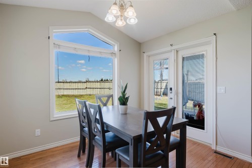 3534 Mclean Crescent, Edmonton, AB - Indoor Photo Showing Dining Room