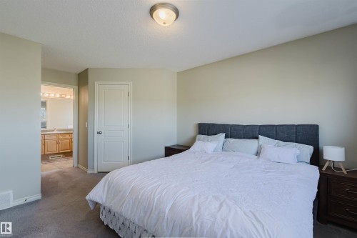 3534 Mclean Crescent, Edmonton, AB - Indoor Photo Showing Bedroom
