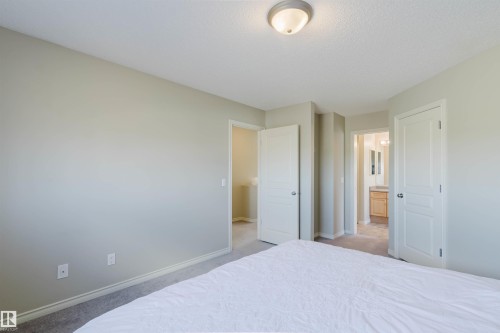 3534 Mclean Crescent, Edmonton, AB - Indoor Photo Showing Bedroom