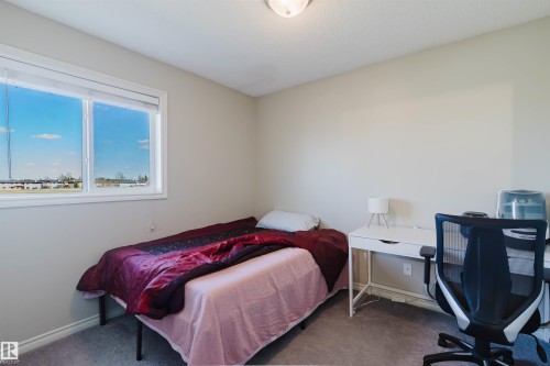 3534 Mclean Crescent, Edmonton, AB - Indoor Photo Showing Bedroom