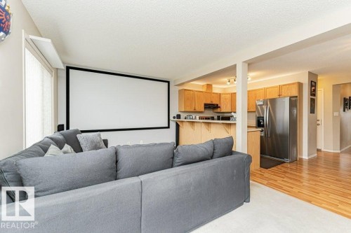 13806 38 Street, Edmonton, AB - Indoor Photo Showing Living Room