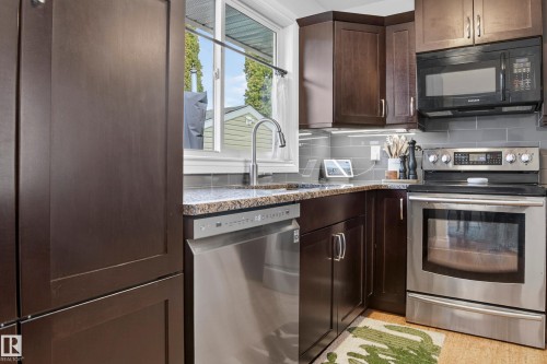10740 44 Street, Edmonton, AB - Indoor Photo Showing Kitchen With Stainless Steel Kitchen With Upgraded Kitchen