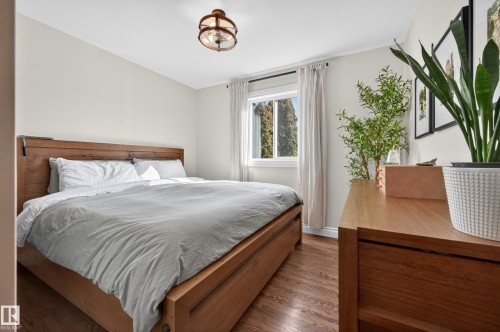 10740 44 Street, Edmonton, AB - Indoor Photo Showing Bedroom