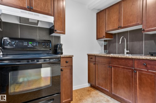 10740 44 Street, Edmonton, AB - Indoor Photo Showing Kitchen