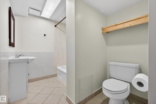 10740 44 Street, Edmonton, AB - Indoor Photo Showing Bathroom