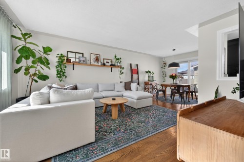 10740 44 Street, Edmonton, AB - Indoor Photo Showing Living Room