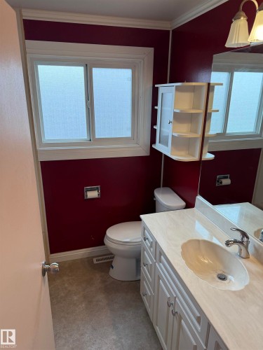 Bathroom vanity with fluted sink and single-handle faucet - 12916 95A Street, Edmonton, AB - Indoor Photo Showing Bathroom