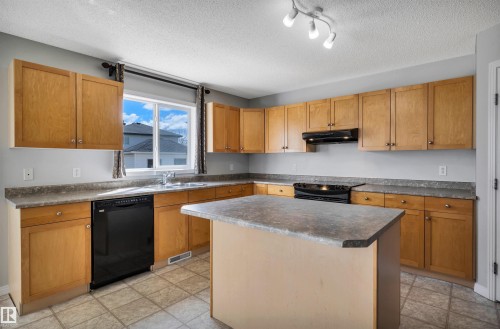 4316 151 Avenue, Edmonton, AB - Indoor Photo Showing Kitchen