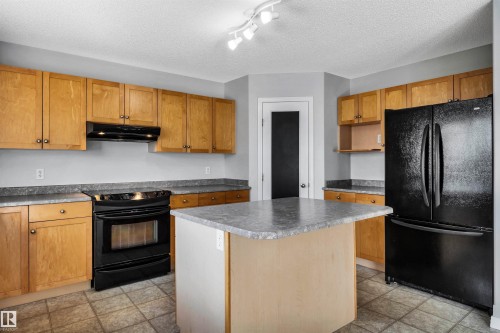 4316 151 Avenue, Edmonton, AB - Indoor Photo Showing Kitchen