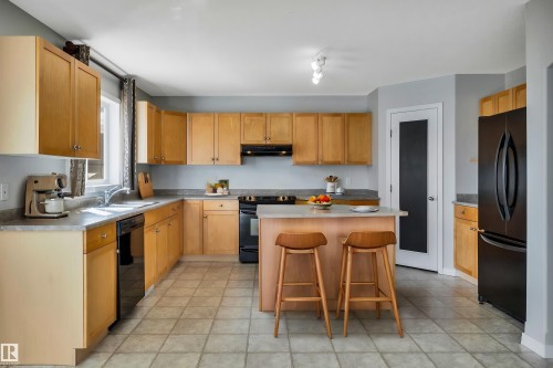 Virtual staged photo - 4316 151 Avenue, Edmonton, AB - Indoor Photo Showing Kitchen